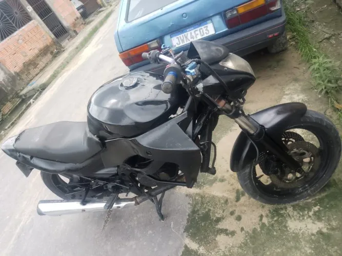 Linda moto Suzuki 750 1995 relíquia
