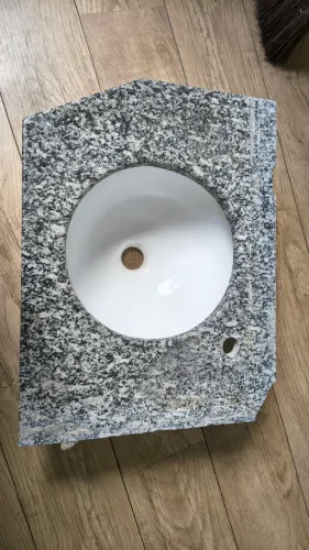 Bancada de banheiro em granito
