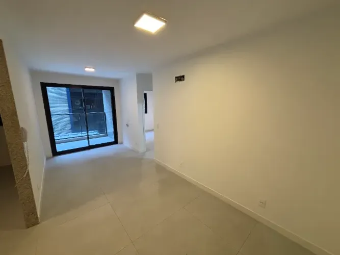 Aluga-se apartamento de 2 quartos em Santa Lúcia, com lazer completo.