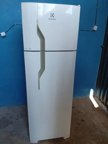 geladeira Eletrolux 260 litros funcionando perfeitamente