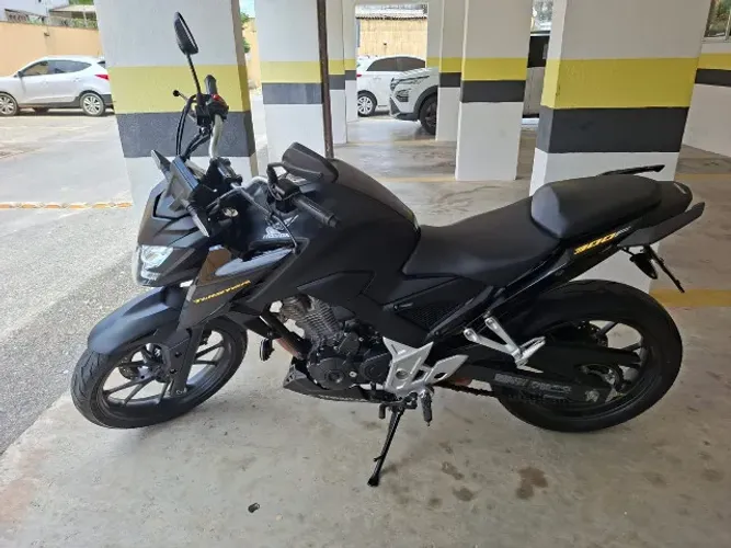 Honda CB 300F Twister 2024 | Preta | Revisões na Honda