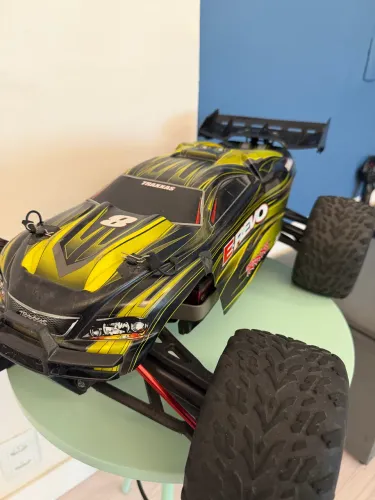 Auto modelo Traxxas Erevo 6s