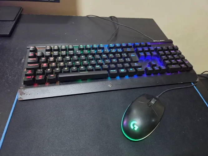 Teclado gamer Sharkoon Skiller + Mouse Gamer Logitech G203