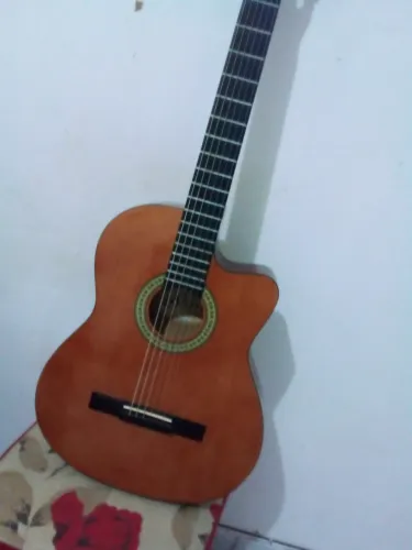 Vende se violão