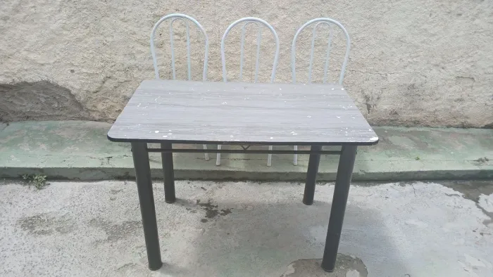 Mesa de jantar com 3 cadeiras