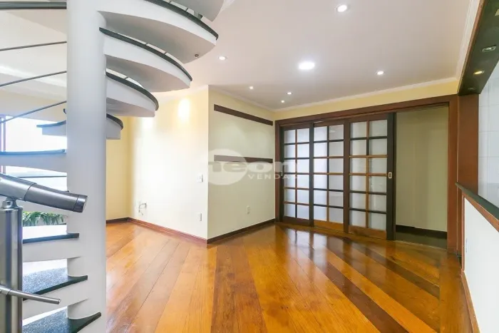 Apartamento cobertura à venda no bairro Rudge Ramos com 190 m² e 2 dormitórios.