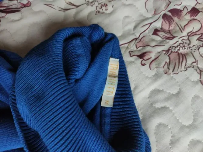 Blusa gola alta, manga longa, tamanho M