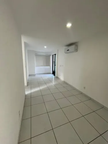 Imóvel para aluguel possui 60 metros quadrados com 2 quartos em Pina - Recife - PE
