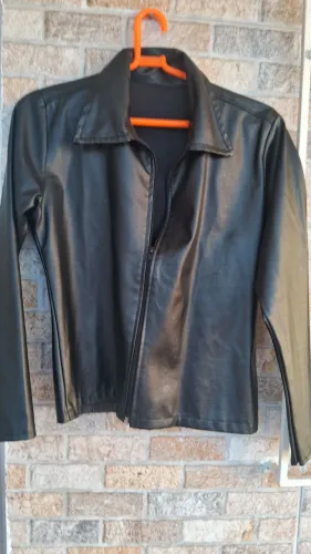 Jaqueta preta feminina tamanho M veste 38/40