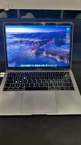 MacBook Air Retina 13? 2018 ? i5, 8GB RAM, 256GB SSD