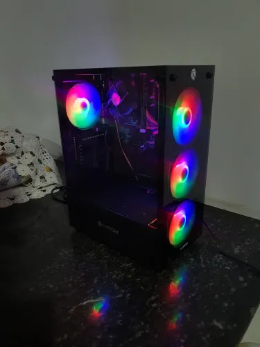 Vende-se CPU - Computador RGB, ventuinhas, vidro temperado<br><br>