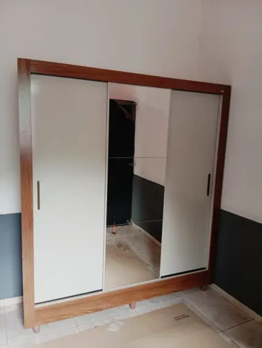 Guarda roupa casal, porta de correr, novo, perfeito pra você