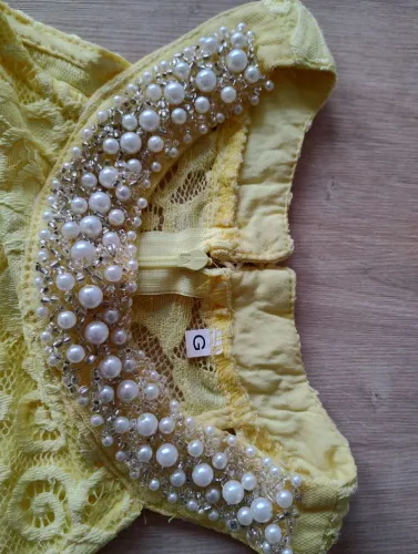 Vestido Curto Amarelo De Renda Festa Casual Gola Alta Pérolas Tam G