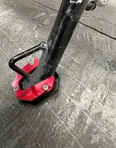 Trabalhamos com suporte antiderrapante para descanso de moto .
