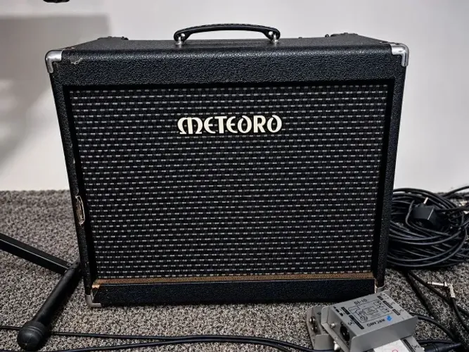 Valvulado Meteoro MGV-30 1x12 30W