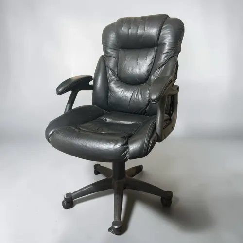 Cadeira de Escritório Preta Ergonômica - Usada e Conservada Em Couro