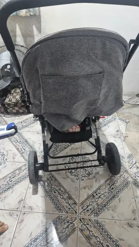 Carrinho de bebê + bebê conforto