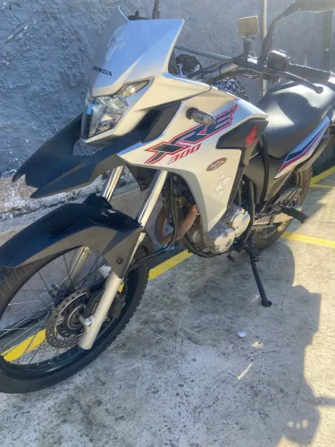 XRE 300 vendo
