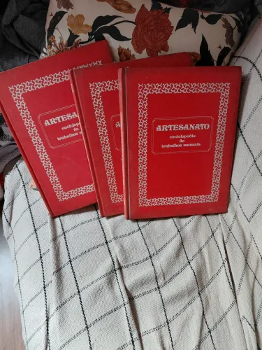 Vendo uma coleção de artesanato trabalhos manuais