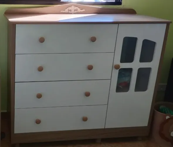 Cômoda Infantil Elô 1 Porta Com Janela E 4 Gavetas - Peroba