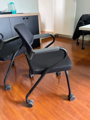 Conjunto de 4 cadeiras executivas da Flexform