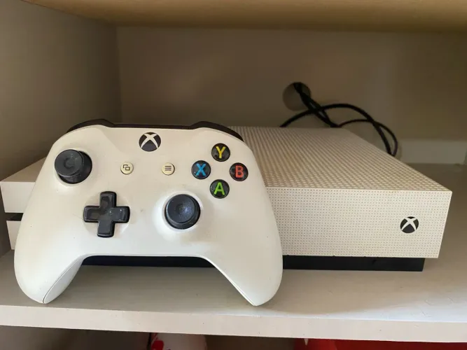 Vendo Xbox One S