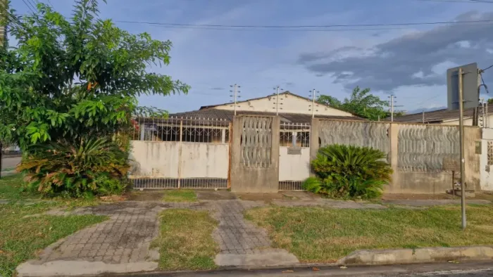 Casa em excelente localização.