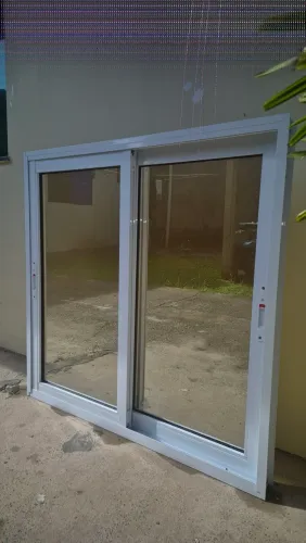 Vendo janela de esquadria de alumínio 