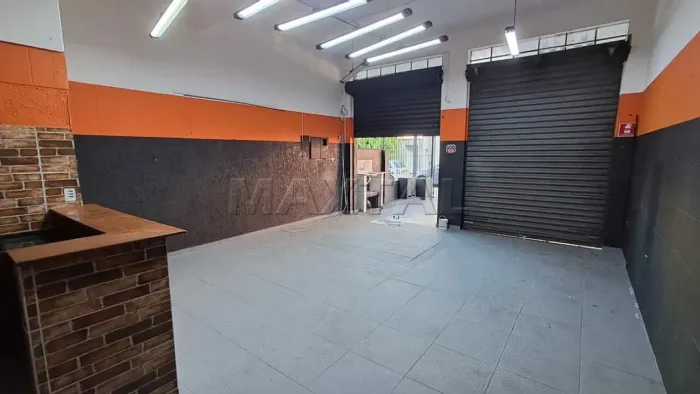 Loja na zona norte com 66m², salão com 54m², duas portas para cesso, banheiro e 2 vagas