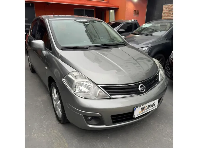 Nissan Tiida S 1.8/1.8 Flex 16V Mec. 2012