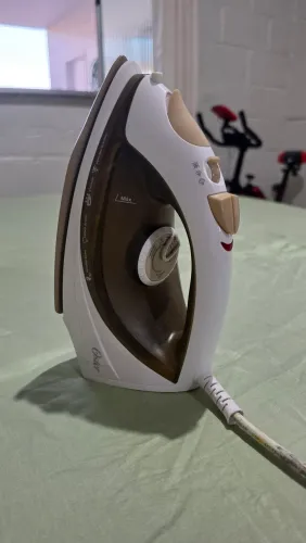 Ferro de passar a vapor Oster