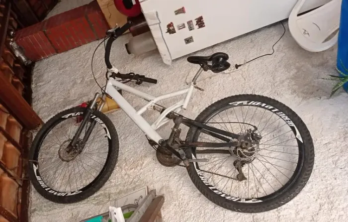 Vendo bicicleta mormaii aro 26 (alumínio), duplo amortecedor, freio à disco