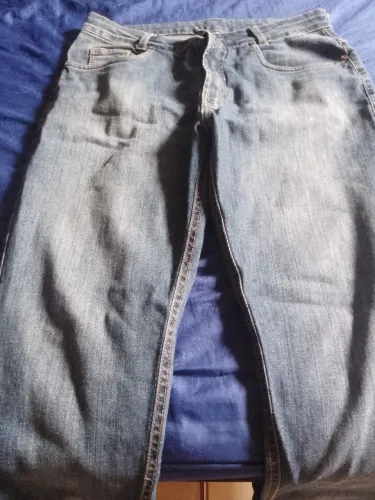Vendo uma calça jeans usada mas bem conservada