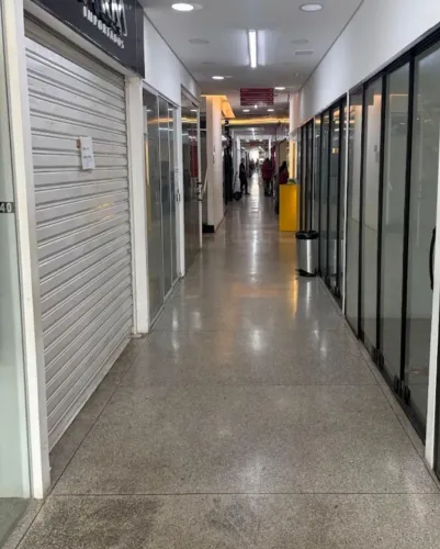 VENDO BOX BANCA NO SHOP POPULAR DE CUIABÁ 