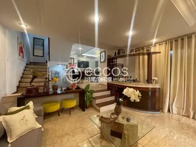 Casa à venda, 5 quartos, 1 suíte, 4 vagas, Santa Lúcia - Belo Horizonte/MG