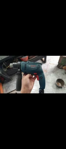Vendo furadeira bosch 550w nova Acompanha acessórios Voltagem 110v Funcionando