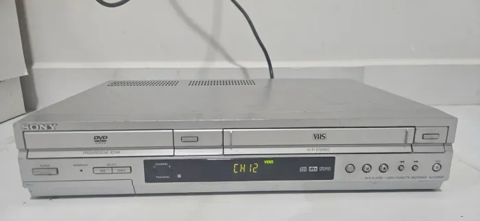 Sony video cassete vhs dvd SLV-D350P no estado