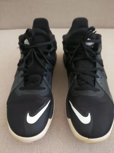 TENIS NIKE TAM 42