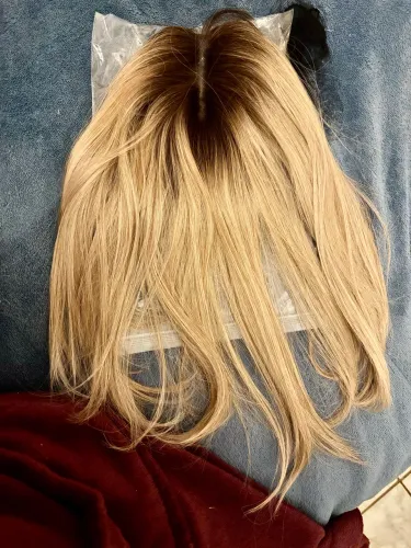 Topo de cabelo loiro