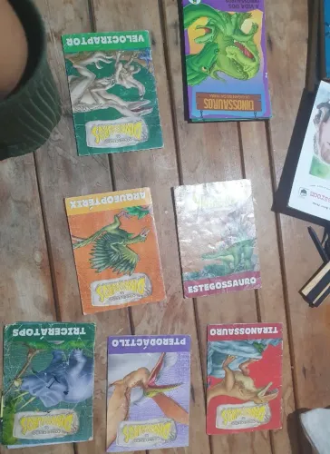 Coleção Gigantes da Terra e conhecendo os dinossauros 