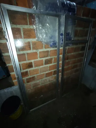Janelão em alumínio com vidros tudo completo!
