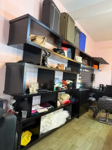 Vendo móveis de loja e salão de beleza completo
