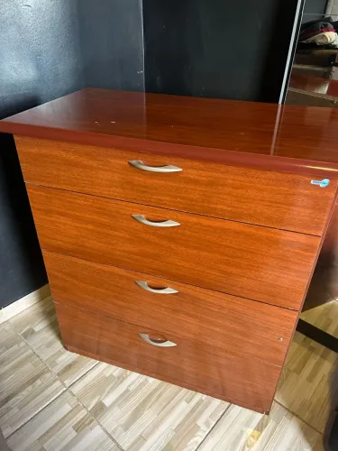 Vende-se cômoda 4 gavetas