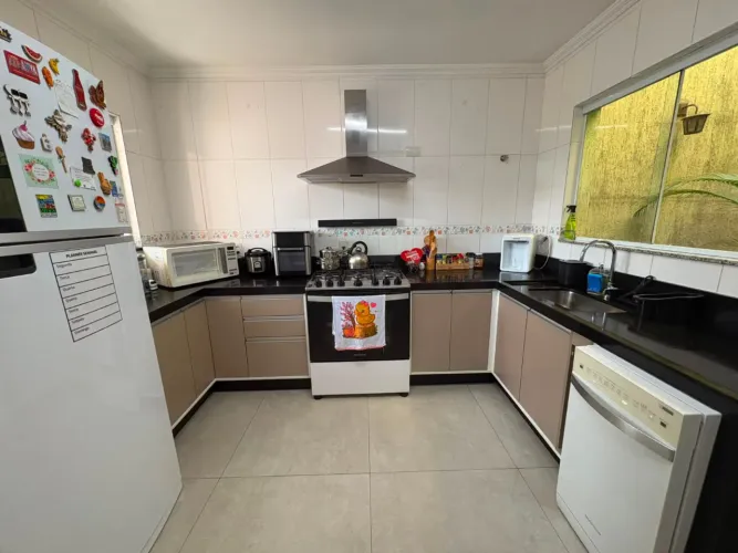 Casa para venda em Jaçanã com 3 dormitórios, sendo 3 suítes, 2 vagas, 123m²