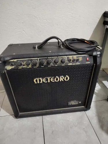 Caixa de som meteoro para guitarra
