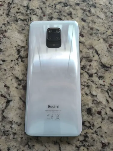 Celular Redmi com defeito 08/2026