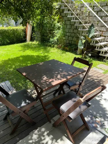 Jogo de 2 Mesas e 8 Cadeiras Dobráveis em Madeira - Completo