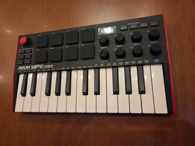 Controlador Akai MPK mini 25 teclas 
