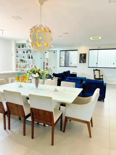 Casa de alto padrão na Cidade dos Funcionários com ponto comercial de 1.15 M por 980 mil.
