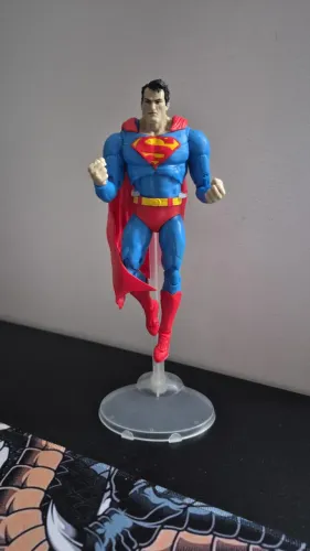 Superman Hush Mcfarlane - com base voadora